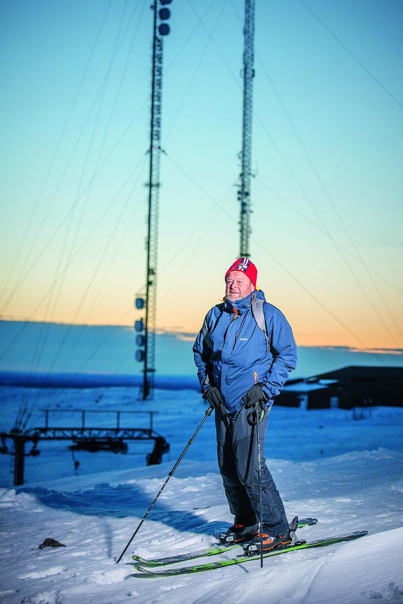Ib Fallesen står glad og gerne på ski. Her på en af slalomløjperne på Dundret i Gällivare.