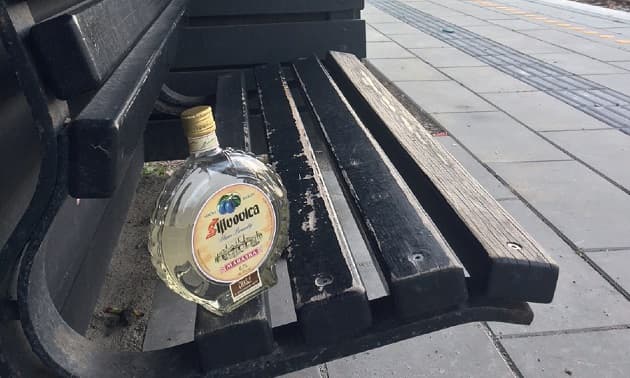 Vær opmærksom på pludseligt ophør af alkoholindtag hos personer med alkoholoverforbrug.