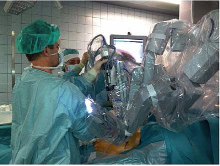 Robotassisteret frigørelse af ventriklen.