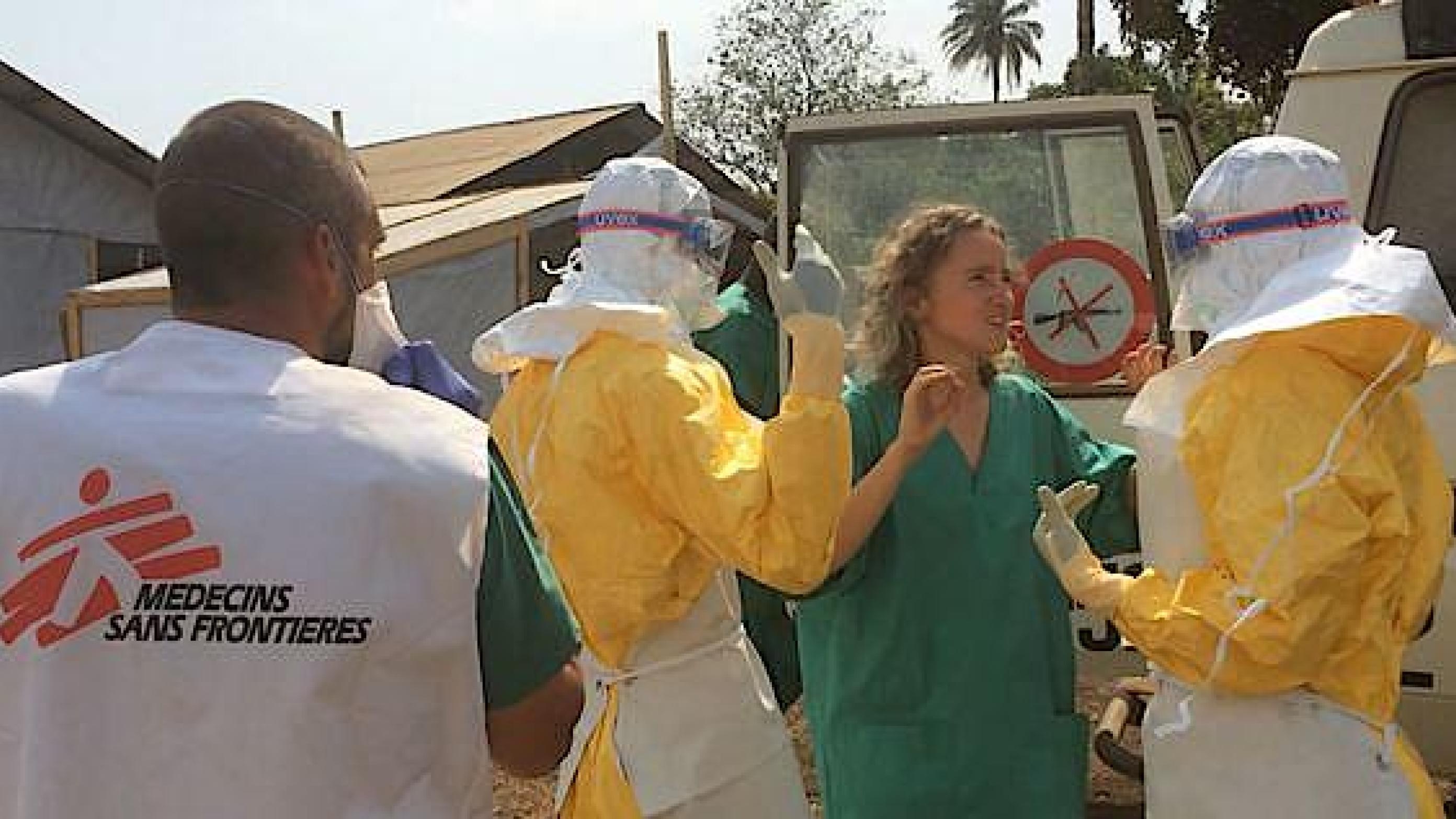 WMA opfordrer regeringer og internationale organer til at støtte konkret med uddannelse og beskyttelsesudstyr til de, der arbejder med ebola-smittede. (Foto:  Kjell Gunnar Beraas/MSF)