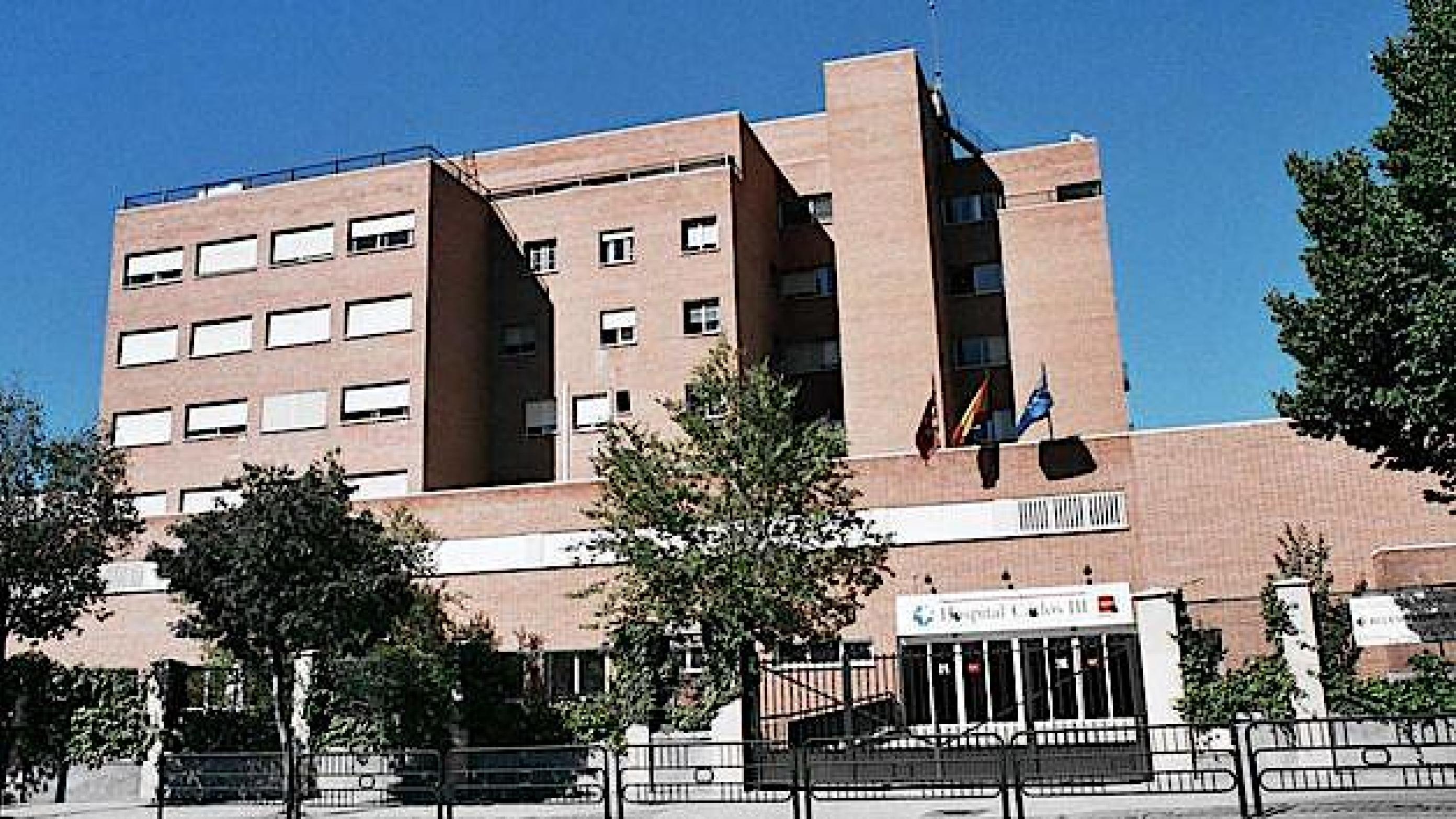 Carlos III Hospital i Madrid. De ansattes fagforeninger rejser tvivl om sikkerhedsprotokollen for håndteringen af ebola, efter at sygehjælper blev smittet. (Foto fra hospitalets hjemmeside)