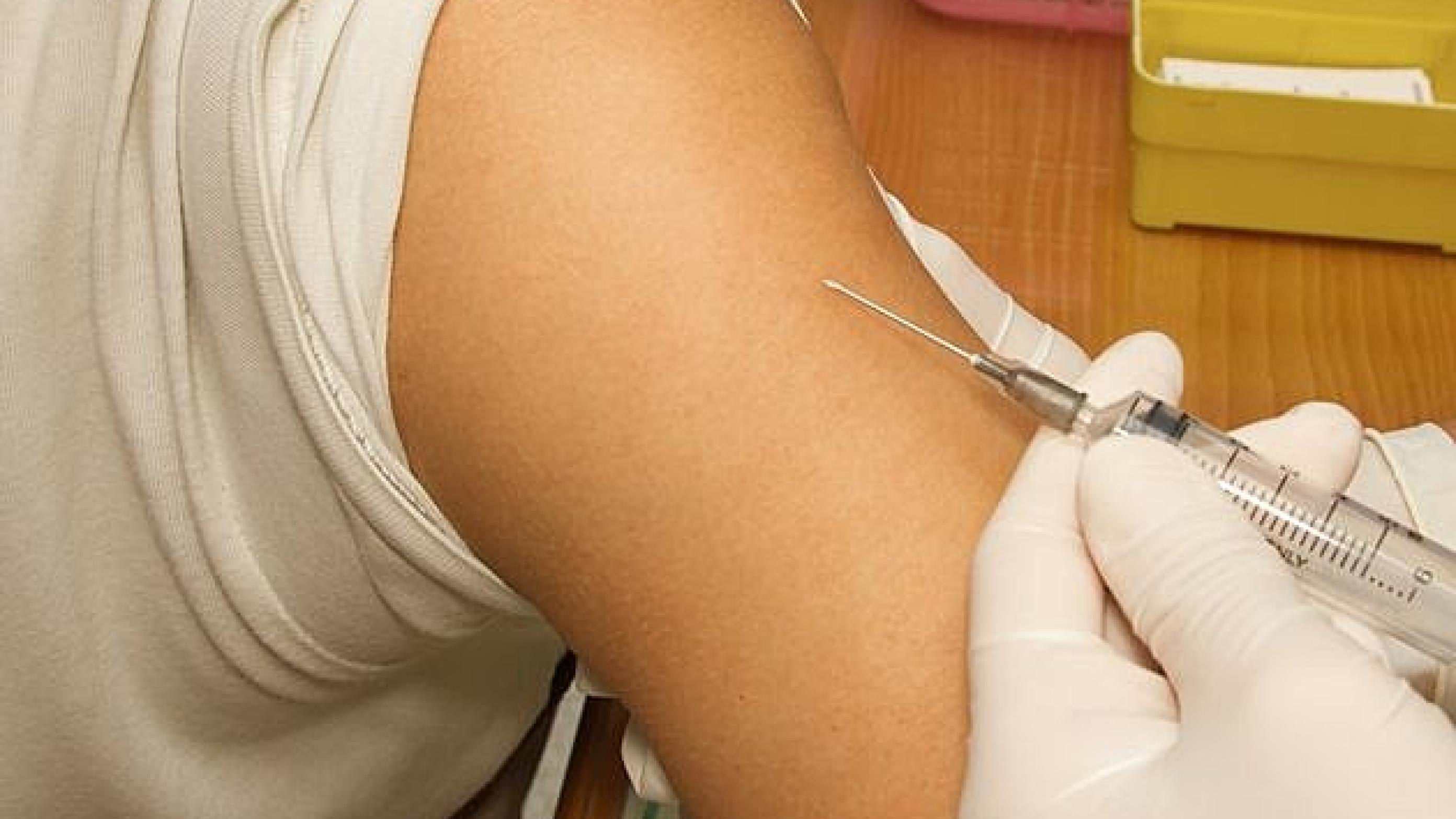 Over 500.000 danske piger og unge kvinder er siden 2009 vaccineret mod HPV-smitte med Gardasil. Foto: Colourbox