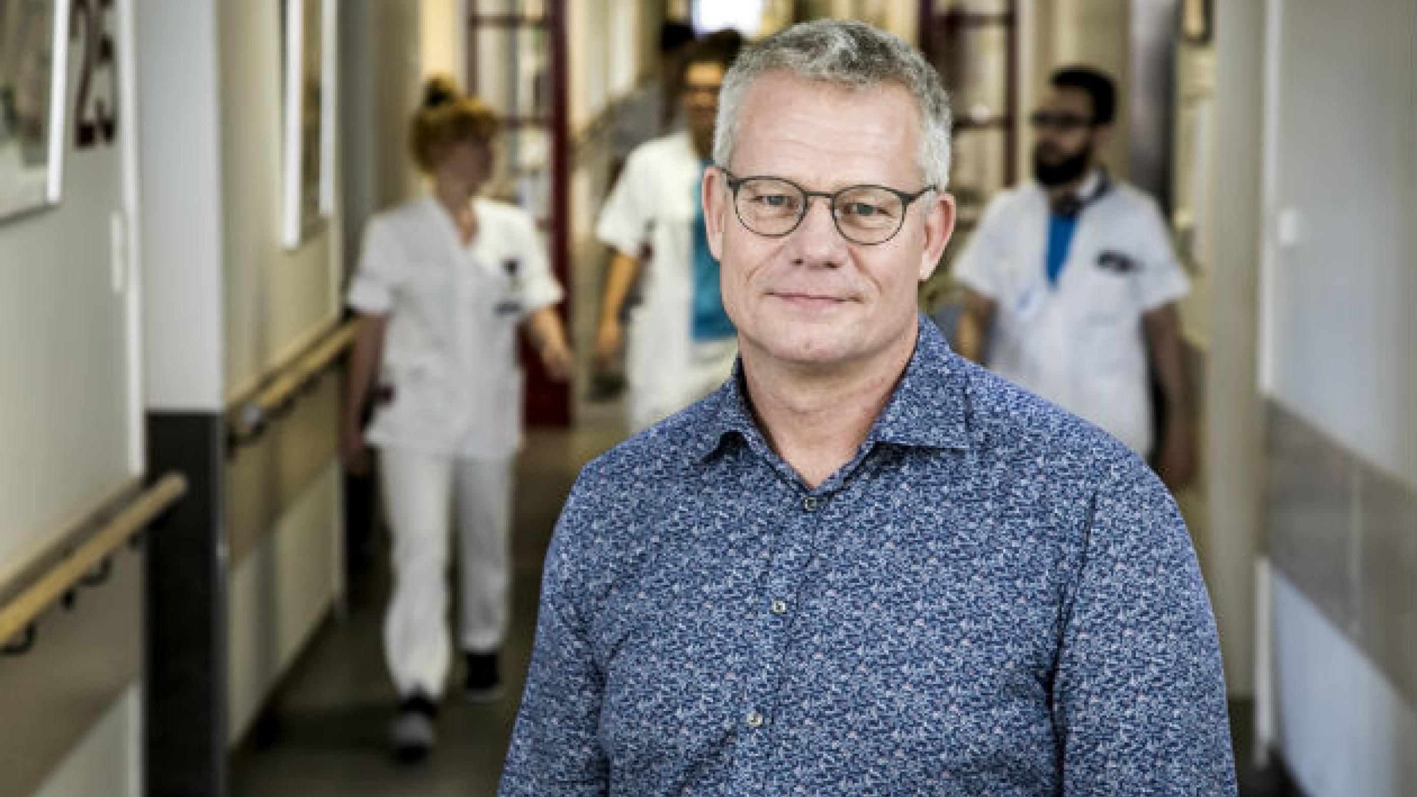Ledende overlæge på Onkologisk Afdeling, OUH, Peter Sørensen siger, at speciallægeloftet betyder, at afdelingen kører meget stramt. Foto: Heidi Lundsgaard.