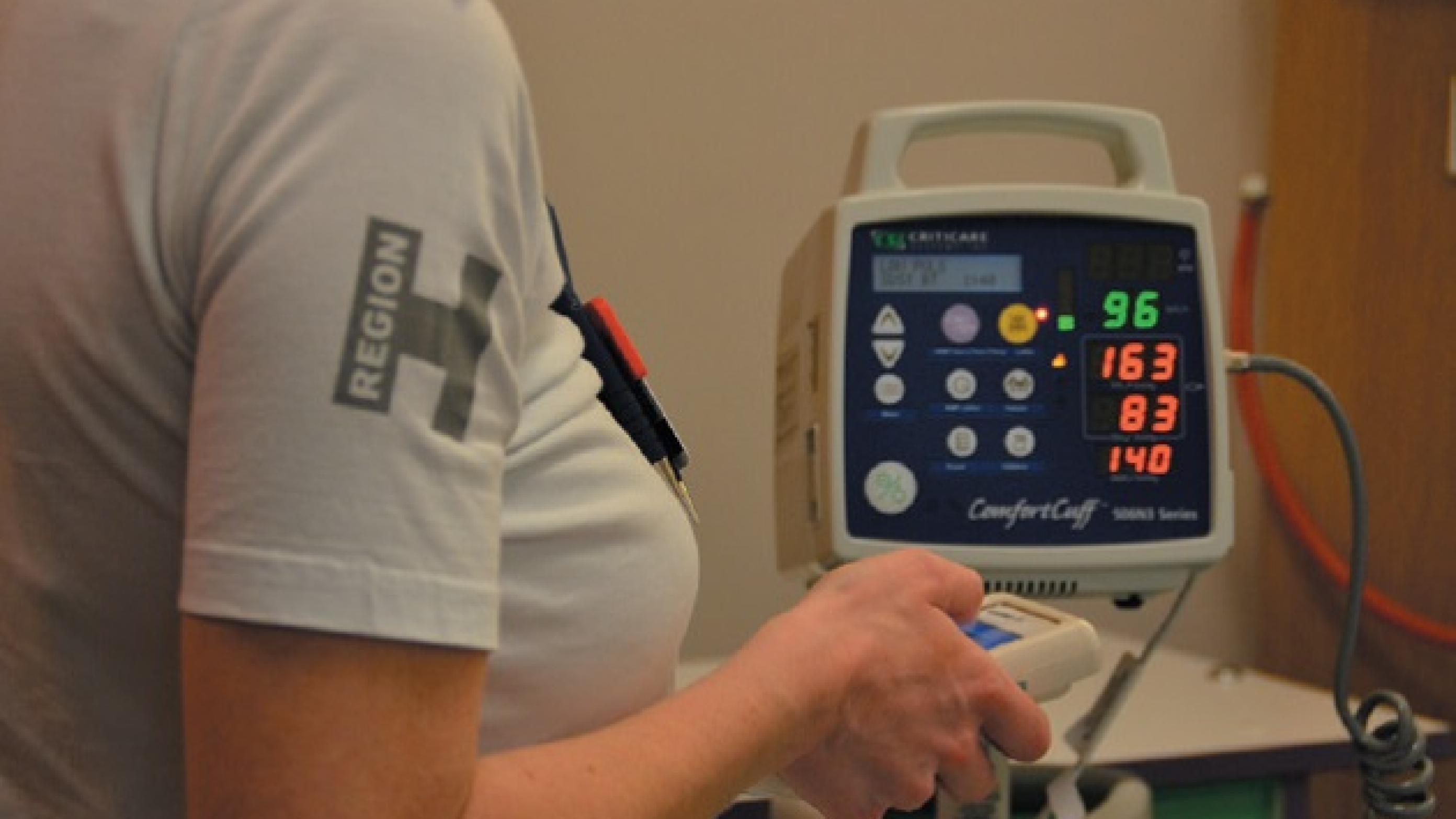 © Early Warning Scoresystem medfører en rutinemæssig måling af vitalværdier flere gange dagligt hos indlagte patienter.