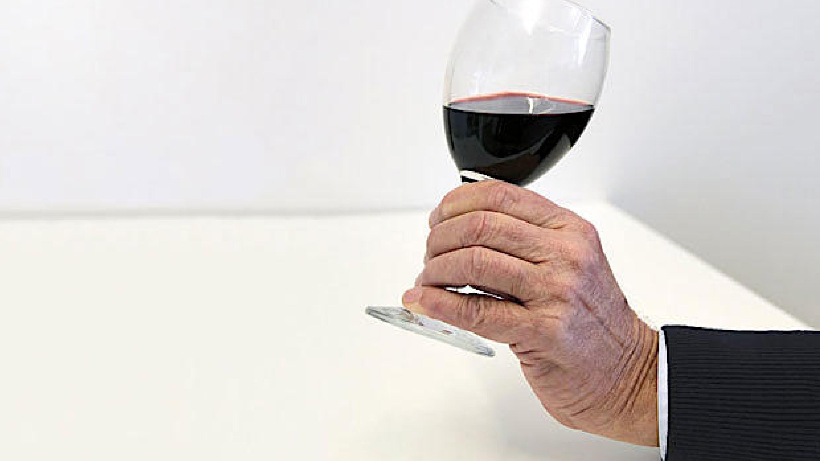 Alkoholrelaterede problemer blandt ældre er i vækst.