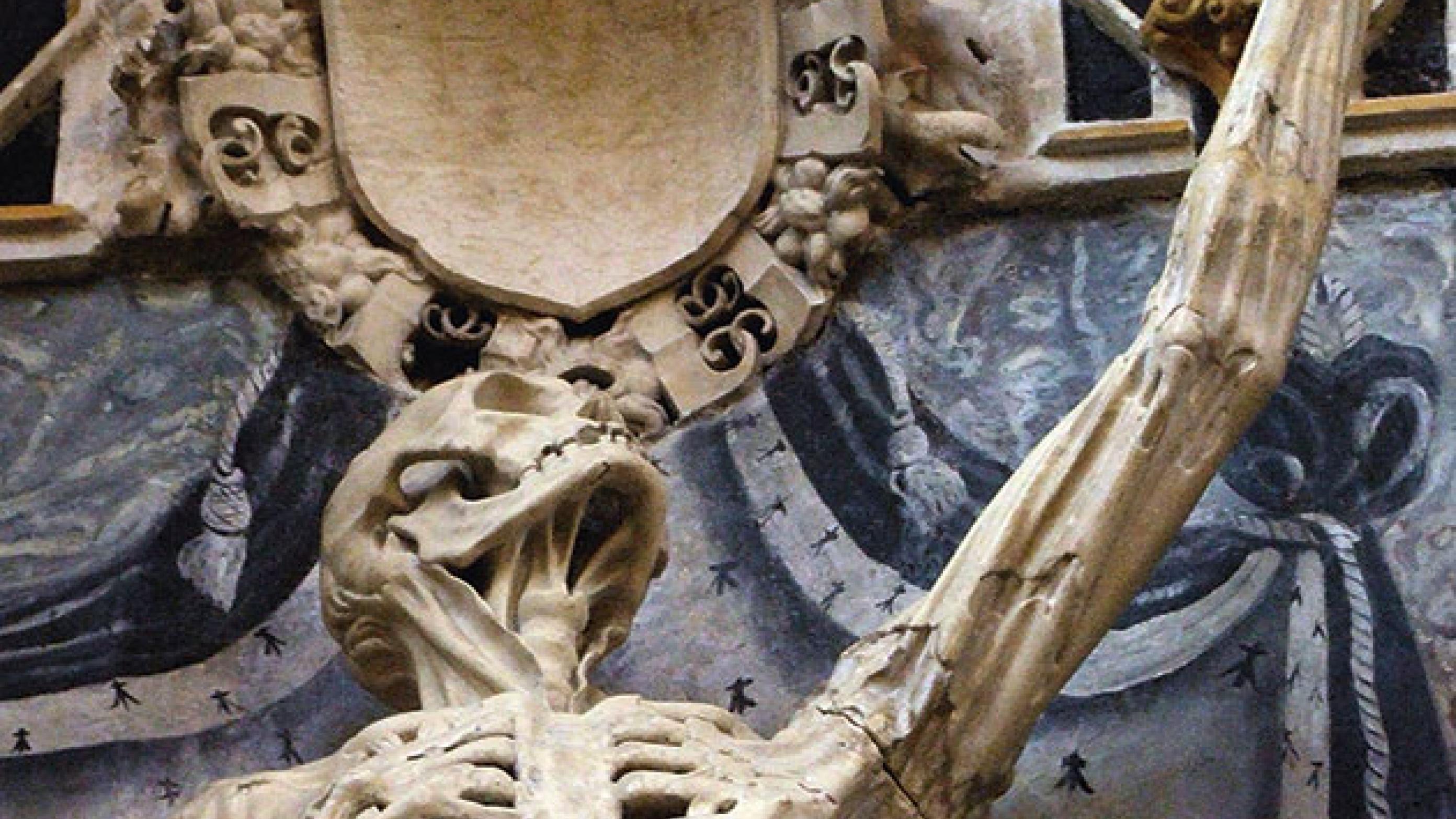 Den sorte død førte til en morbid optagethed af døden. Fra at være set som en fredfyldt overgang blev døden nu opfattet som en ødelæggende fjende, og gravmonumenter blev til makabre påmindelser om jordelivets forgængelighed. Hertug Antoine af Lorraine (1489-1549) rejste i 1500-tallet dette gravmæle over sin afdøde bror. Kunstneren lader den døde løfte sit hjerte mod himlen, mens kroppen går i opløsning. Monument ses i St. Etienne-kirken i byen Bar-le-Duc (foto: Wikimedia).