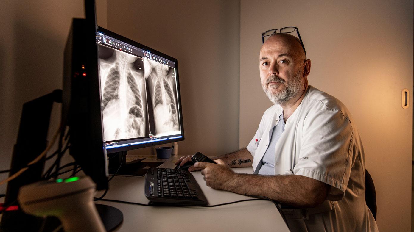 Nicolai Friis Hansen er i dag speciallæge i radiologi på Kolding Sygehus. I bagagen har han også en speciallægeuddannelse i retsmedicin. Foto: Palle Peter Skov.