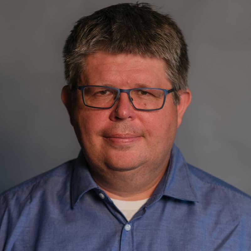 Klaus Klausen siger, at Lægeforeningen ikke støtter våbenkøb, men han ser ikke noget problem i, at læger som enkeltpersoner gør det. Foto: Lægeforeningen.