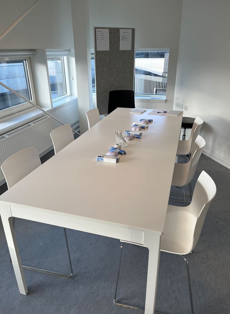 Her mødes patienter til gruppekonsultationer i lægeklinikken i Odense. Foto: Privat