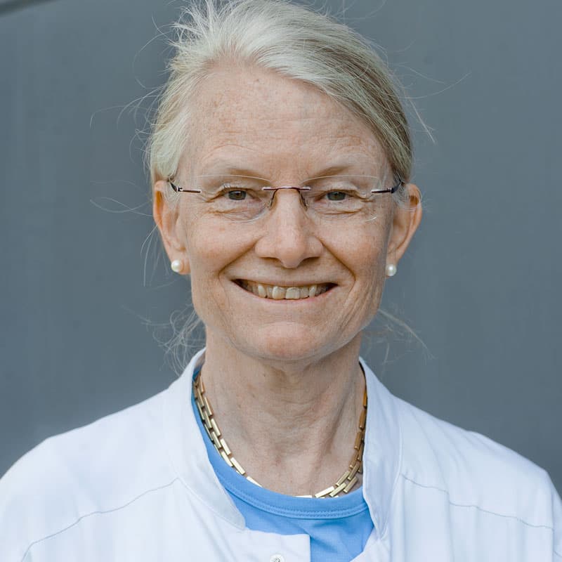 »Overordnet er det fantastisk med mere uddannelse. Det kan vi kun få bedre læger af. Men der skal være speciallæger nok til det. Det er vores bekymring«, siger overlæge Pia Eiken. Foto: Claus Boesen.