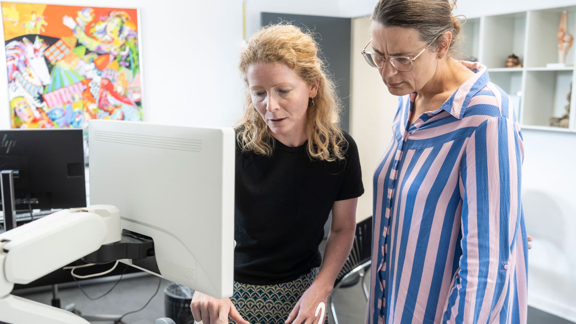 Anne-Sofie Mols fiskede længe efter Charlotte Grith Eriksen og lokkede med ultralyd og gode forhold. Nu har de sat et hold og prøver at skabe et langtidsholdbart lægeliv. Foto: Palle Peter Skov. 