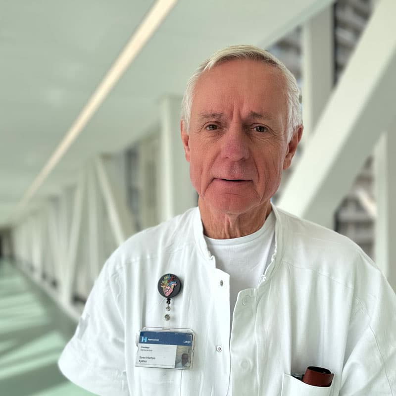 »I min tid som superviser har de unge lægers forhåndskunnen ændret sig, og håndværksmæssigt tager det lidt længere tid for dem at komme ind i det«, siger Morten Kjøller. Foto: Rigshospitalet