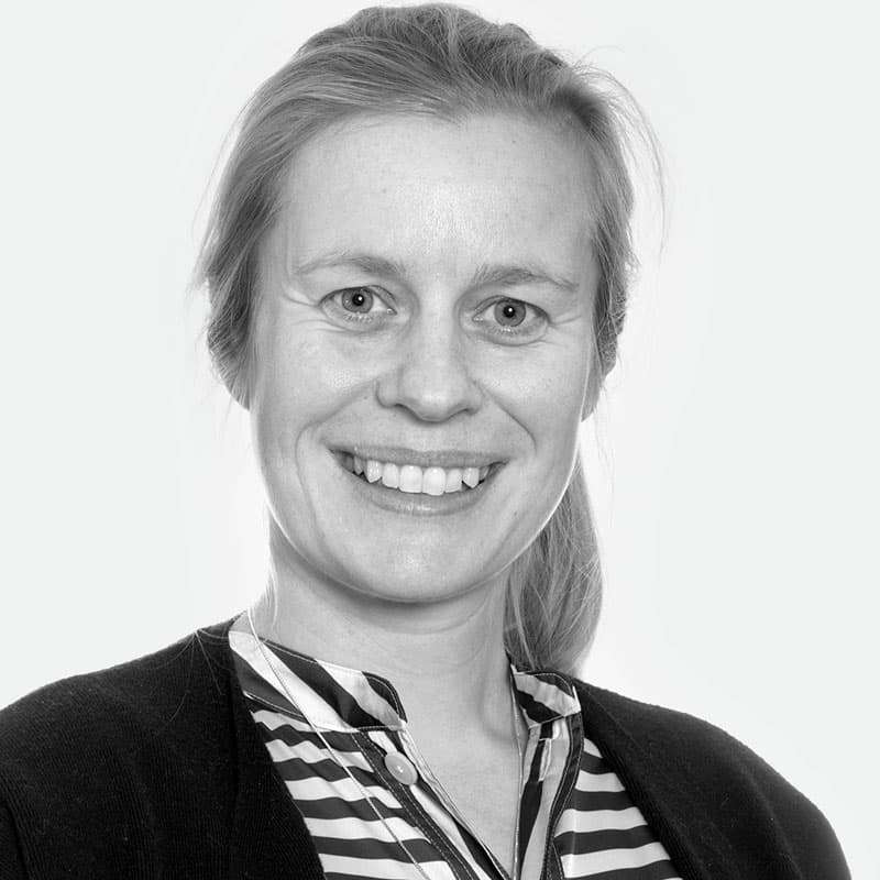 »Jeg er klar over, at en ph.d. i andre regioner og inden for nogle specialer nærmest er et krav, og at en ph.d. flere steder trumfer både en og to introduktionsstillinger. Sådan bør det ikke være«, siger Lina Hundebøll Jespersen (V), læge og formand for Region Nordjyllands sundhedsudvalg. Foto: Lene Pedersen. 