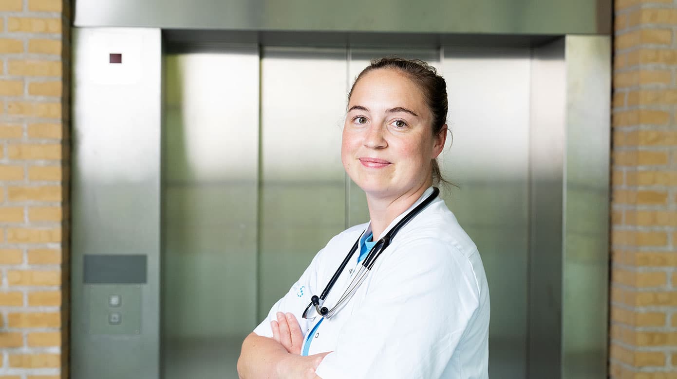 »Vi har jo været en fagforening, der især har stået hårdt på uddannelse og det tidlige lægeliv. Nu står vi også med en medlems­gruppe, som potentielt er medlem af Yngre Læger hele deres karriere«, siger Wendy Sophie Schou, der  skal stå i spidsen for en udvikling af Yngre Læger. Foto: Claus Bech.  
