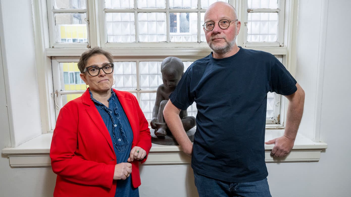 Linda Hardisty Bramsen og Jonas Hansen er cheflæger på hver deres afdeling. De mødes ofte for at drøfte hvilke roller de to afdelinger har i forhold til unge med bland andet spiseforstyrrelser, forgiftninger og ADHD. Foto: Lars Horn / Baghuset