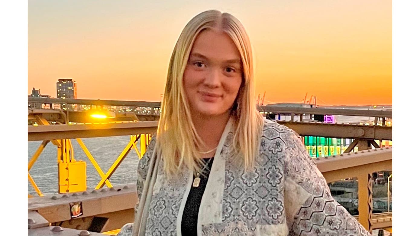 »Når man er 17 år, som jeg var, så er man lige i midten. Så kan du ikke nå at få hjælp i børnepsykiatrien, og du er heller ikke gammel nok til at få hjælp i voksenpsykiatrien«, fortæller Deva Frederiksen. Foto: Privat