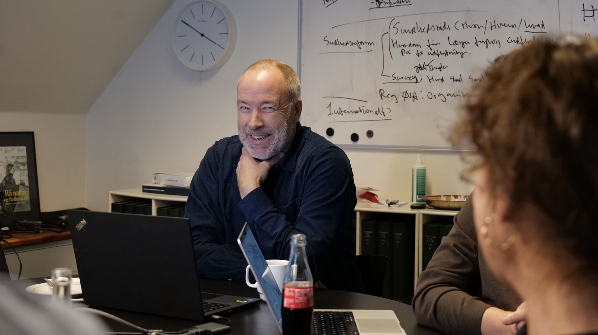 Thomas Benfield til videnskabeligt redaktionsmøde på Ugeskrift for Læger. Foto: Ugeskrift for Læger 