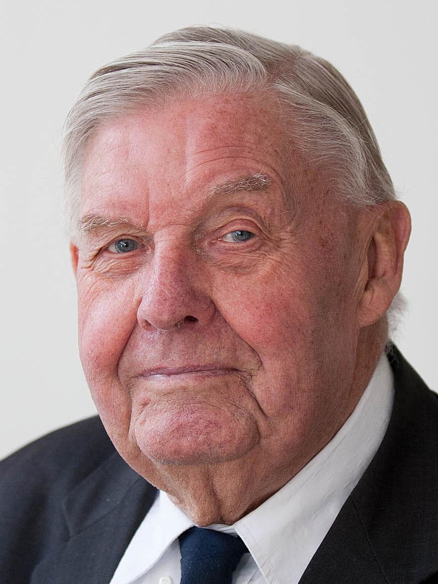 Som en af fadderne til UVVU insisterede sprogelskeren og skandinavisten Povl Riis på at bruge »det gode nordiske udtryk ‚uredelighed‘«.