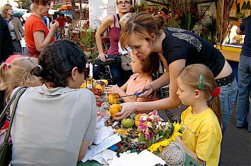 Økologisk marked på Prenzlauer Berg - den kreative klasses ghetto, hvor mange foretrækker en økologisk omgang mæslinger frem for den unaturlige vaccine.