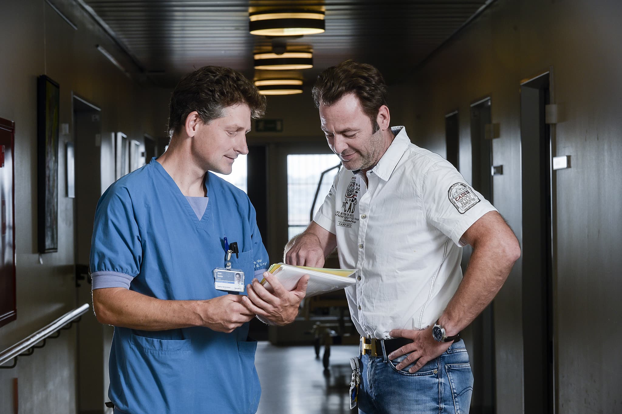 Overlæge Jens Knoke (tv) og Klinikchef, overlæge, dr.med. Christian Akim Jacobsen, Center for Ortopædi og Medicin. 