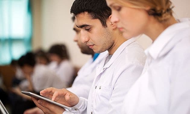 Undersøgelser viser, at der er et øget stressniveau blandt medicinstuderende. Foto: Coloubox 