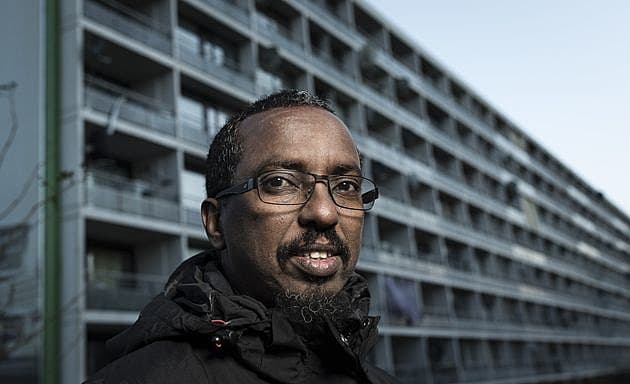 Abdi Ali, anæstesilæge på Regionshospitalet i Viborg og formand  Somalisk Sundhedsforbund, fotograferet i Gellerup ved Aarhus. Foto jesper Voldgaard.