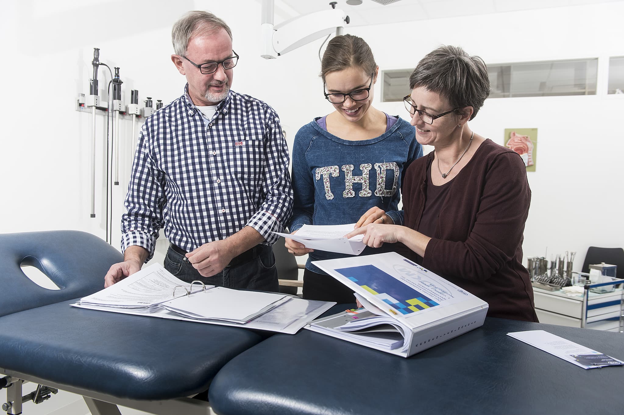 Peter Haahr, speciallæge i Vejle, sammen med Ane Kronborg Madsen, sygeplejerske, og Anne Vibeke Skallerup, sekretær. 