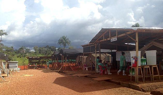  Ved næste ebolaudbrud er det vigtigt at være hurtigt fremme med støtte til svage, lokale sundhedsvæsener. Fra ebola-modtagecenter i Sierra Leone. Foto: Sanne Jespersen