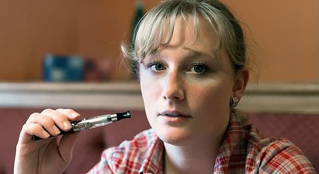 E-cigaretter skal lovmæssigt sidestilles med tobak, mener Lægeforeningen i et høringssvar. Foto: Colourbox