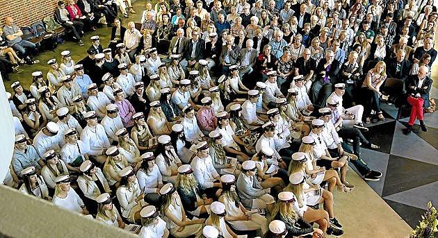 Efter en periode med større social diversitet er det igen de velhavendes og højtuddannedes børn, der bliver læger. Dimission af årgang 2015 på Rungsted Gymnasium. Foto: Kim Rasmussen/Sjællandske Medier