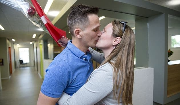Morten Falshøj Pedersen blev den første færdiguddannede læge fra medicinstudiet på Aalborg Universitet. Foto: Lars Horn