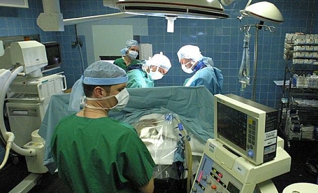 Sundhedsstyrelsen skal til at lægge dimensioneringsplan frem til 2040. Et gæt er, at antallet af kirurger falder eller stagnerer, mens der bliver flere geriatere og almenmedicinere. Foto: Colourbox.