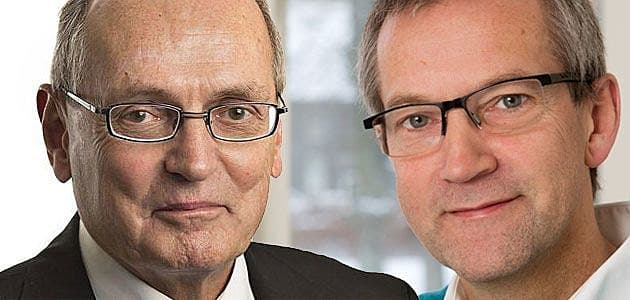 Bent Hansen (tv) og Jens Stenbæk, formænd for hhv. Region Midt og Sjælland, vil sende regionernes korps af djøfere ud at afhjælpe lægernes arbejdsbyrde. Foto: Region Midtjylland og Region Sjælland.