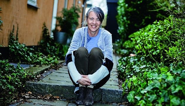 Lotte Bang besvarer mange forskellige spørgsmål i Familie Journalen. Om piskesmæld, lav blodprocent eller giver gode råd til unge forældre. Foto: Claus Boesen
