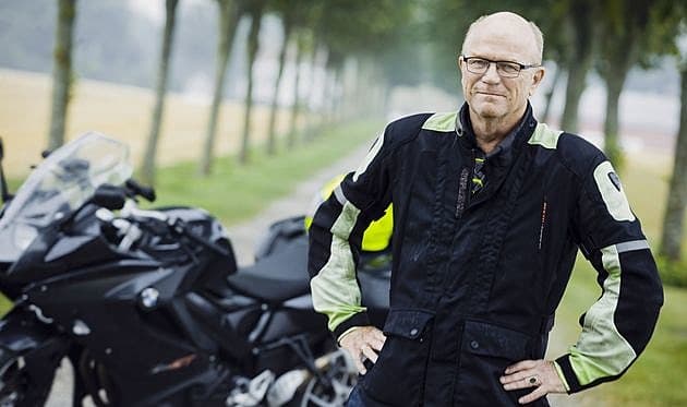 Overlæge Hans-Henrik Bülow får bedre tid til sine fritidsinteresser - herunder motorcykelkørslen - nu hvor han er gået på deltid. Foto: Claus Boesen.