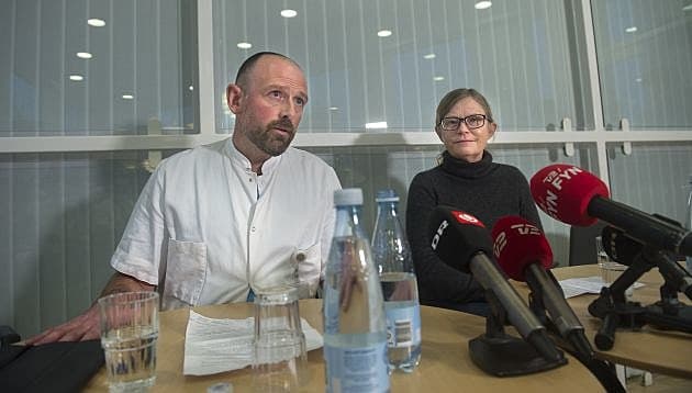 Overlæge Kristian Rørbæk Madsen og direktør for Styrelsen for Patientssikkerhed Anne-Marie Vangsted afholdt pressemøde på Odense Universitetshospital.
FOTO: HUNG TIEN VU