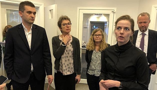 Andreas Rudkjøbing, Grete Christenssen, formand for DSR, Anne-Marie Vangsted, direktør i STPS og sundhedsminister Ellen Trane Nørby. Yderst til højre departementchef Per Okkels.