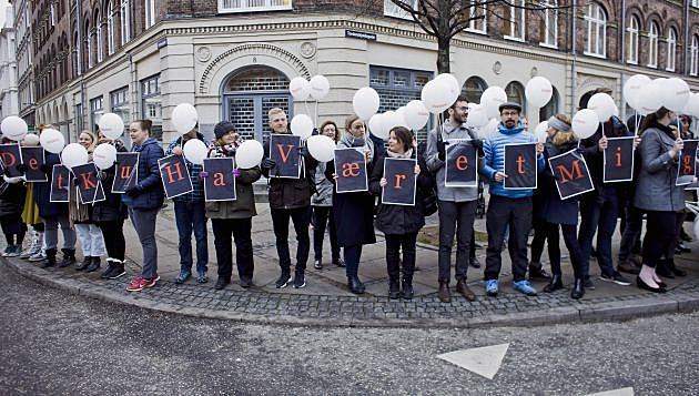 Den 1. december 2017 blev der afholdt demonstration foran Sundhedsministeriet, da lægerne bag bevægelsen #detkuhaværetmig afleverede omkring 14.000 protest-underskrifter til ministeren. Foto. Claus Boesen