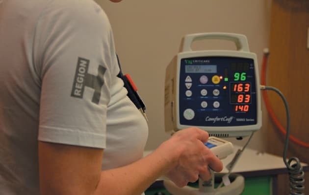 © Early Warning Scoresystem medfører en rutinemæssig måling af vitalværdier flere gange dagligt hos indlagte patienter.