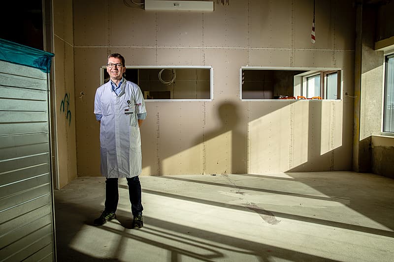 Ledende overlæge Nikolai Hoffmann-Petersen i medicismek afdeling, som han skal drive om mindre end to år. Foto: Jesper Balleby.