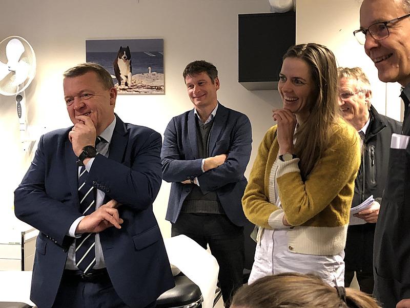 Statsminister Lars Løkke Rasmussen (V), PLO-formand Christian Freitag, sundhedsminister Ellen Trane Nørby (V) besøgte onsdag Tue Flindt Müllers (th) praksis i Slagelse. 