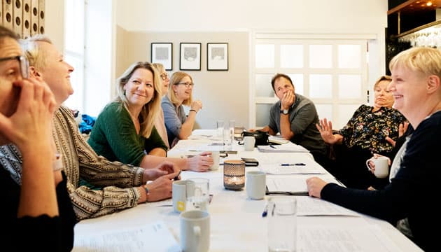 Der er fuld gang i de praktiserende lægers samarbejde i de 114 kvalitetsklynger, der var oprettet ved skæringsdatoen 1. november. Her mødes lægerne til møde i klyngen i Roskilde. Foto: Claus Bech
