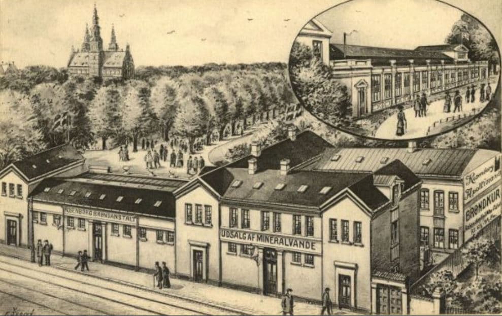 Rosenborg Brøndanstalt i slutningen af 1800-tallet. I forgrunden Gothersgade. (Det kgl. Bibliotek)