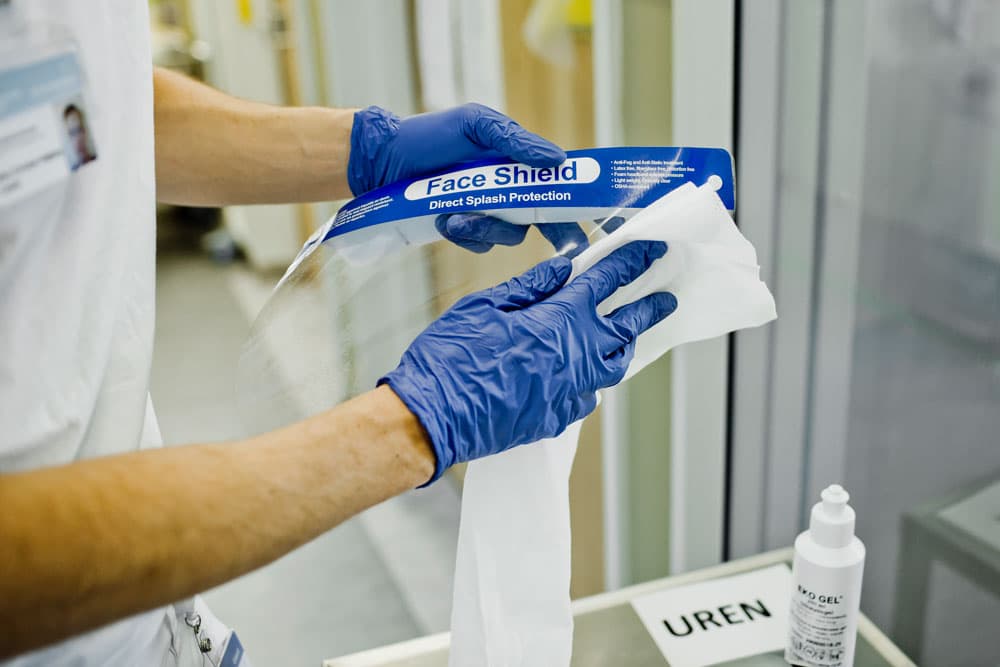 Efter hevet besøg på stuerne skal alle remedier sprittes af. Foto: Claus Boesen