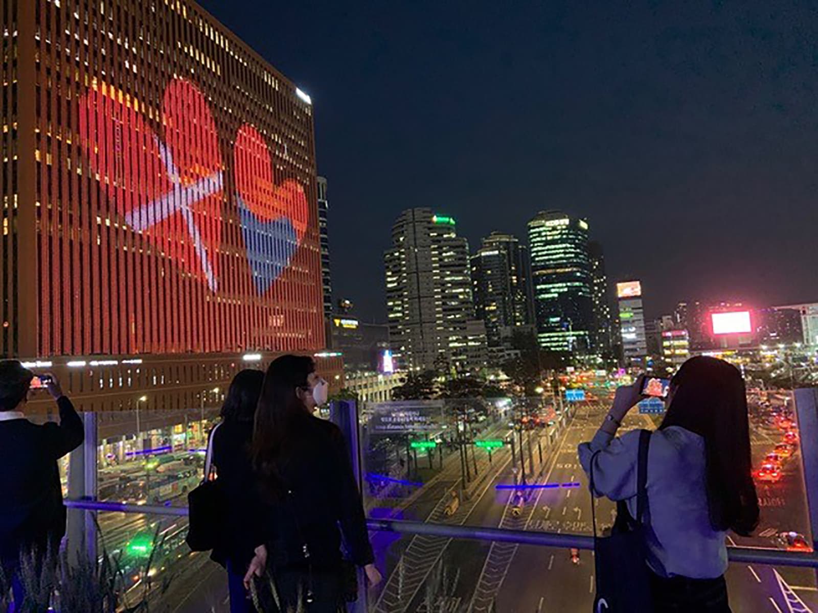 Lysshow på den danske ambassade i Seoul ved fejringen af 60 års diplomatiske forbindelser mellem Sydkorea og Danmark. Foto: Ambassaden