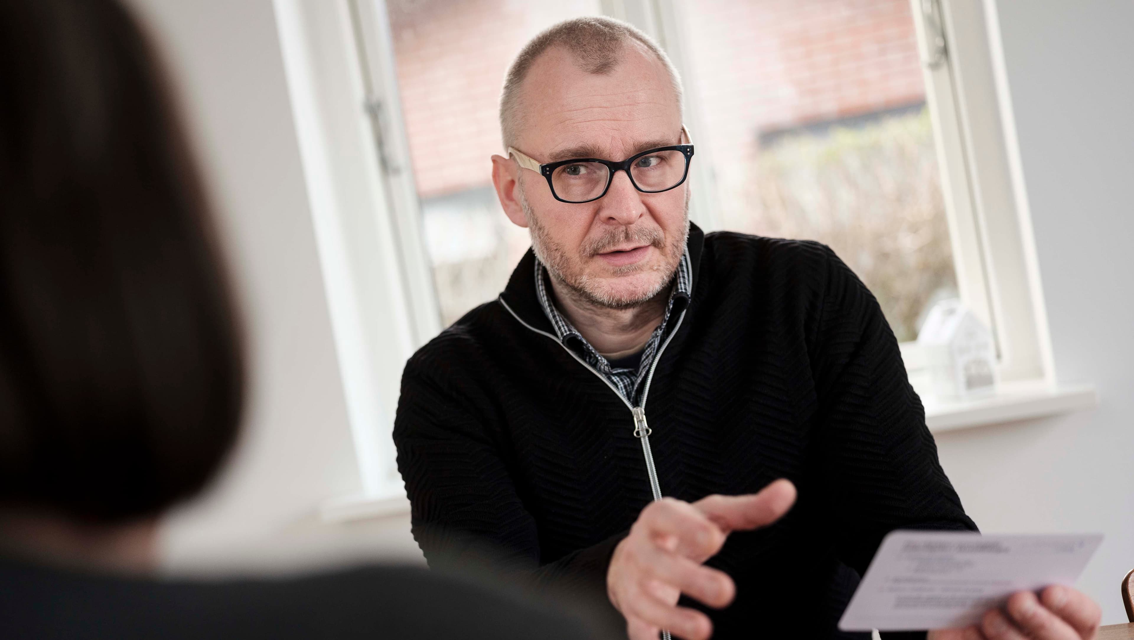 »Fejl og klagesager er noget, alle skal have mulighed for at lære af, og derfor skal vi kunne dele dem med hinanden«, siger Jakob Greve Carlsen. Foto: Jesper Voldgaard.