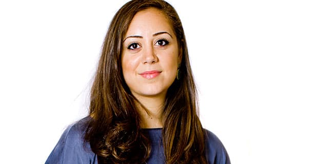 Elif Bayram Orbe står bag facebookgruppen ‘Spørg en læge om coronavirus’, hvor omkring 200 læger dagligt besvarer spørgsmål fra danskere. Lægerne bag modtager et stigende antal hadske beskeder på sociale medier. Foto: Claus Boesen.