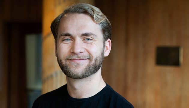 Trygve Ulvund Solstad fra Norge ville egentlig ikke læse til læge - han kan ikke lide at se blod. Men nu læser han medicin i København, fordi han ikke kunne komme ind i kvote 1 på medicinstudiet i Norge. Foto: Claus Bech