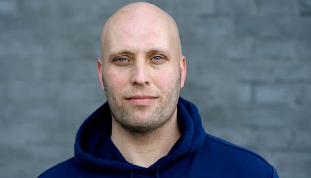 Akutmediciner Jacob Juul Jensen blev begejstret over den gejst og enorme kulturændring i sundhedsvæsenet, som coronaepidemien medførte i begyndelsen. Alt kunne lade sig gøre. Men gejsten forsvandt hurtigt igen. Foto: Martin Dam Kristensen