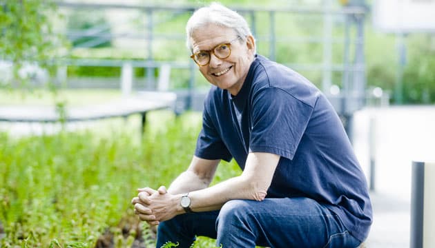 »Vi kommer til at se flere og flere kronikere og multisyge patienter, og ressourcerne bliver samlet set ikke større. Så for at imødekomme dette pres er det afgørende, at vi nedbryder de siloer, der er – både i hospitalsvæsenet og i den kommunale sektor«, siger Finn Rønholt. Foto: Claus Boesen